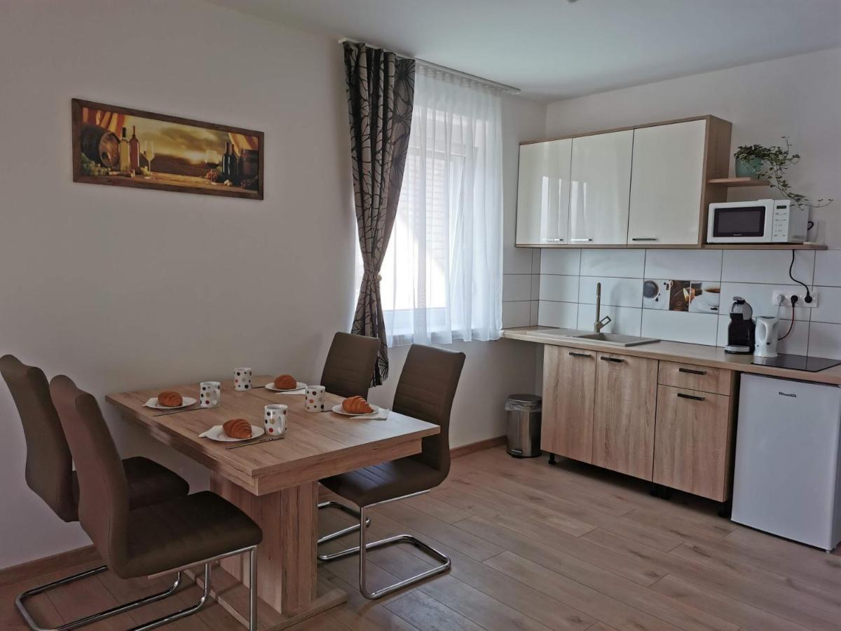 טיהאני Dalia Apartman מראה חיצוני תמונה
